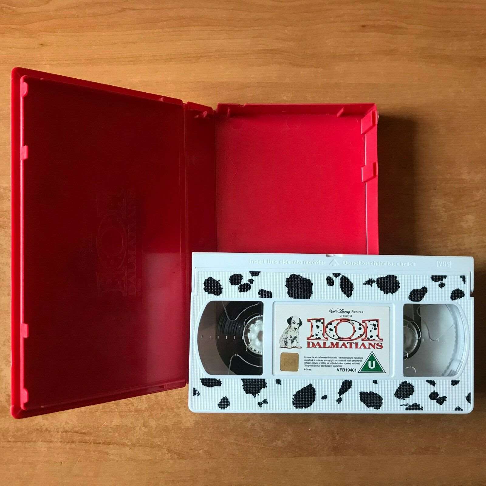 101 Dalmatians (1996); [Red Case] Walt Disney - Glenn Close - Children's - VHS-