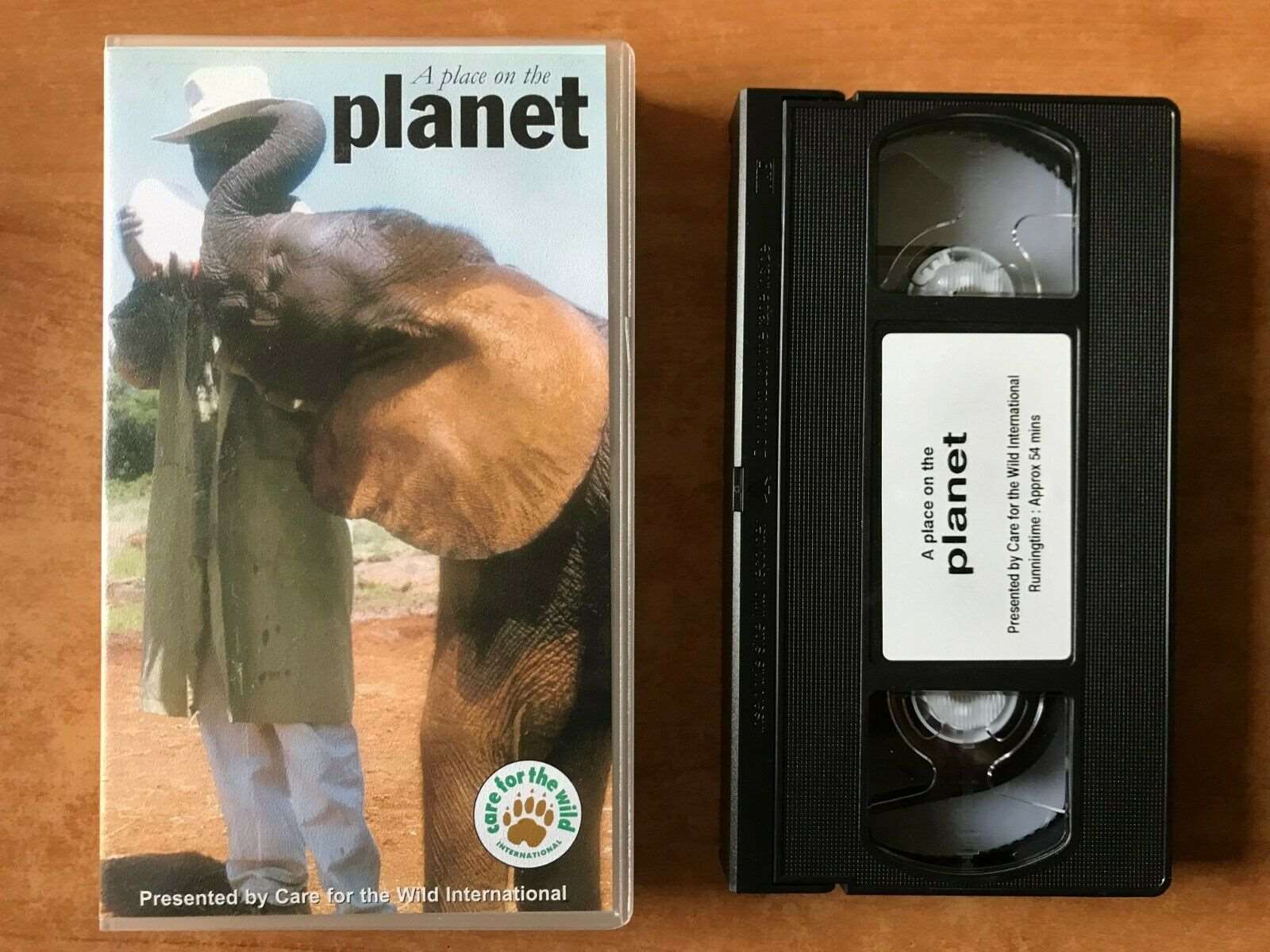 A Place On The Planet; [Mia Evans]: Nairobi National Park - Elephants - Pal VHS-