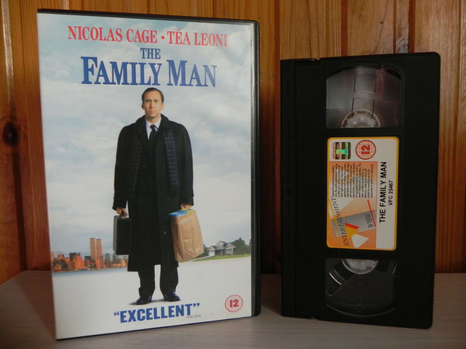 THE FAMILY MAN - Entertainment Video - Nicolas Cage - 120 Mins Of Comedy - VHS-