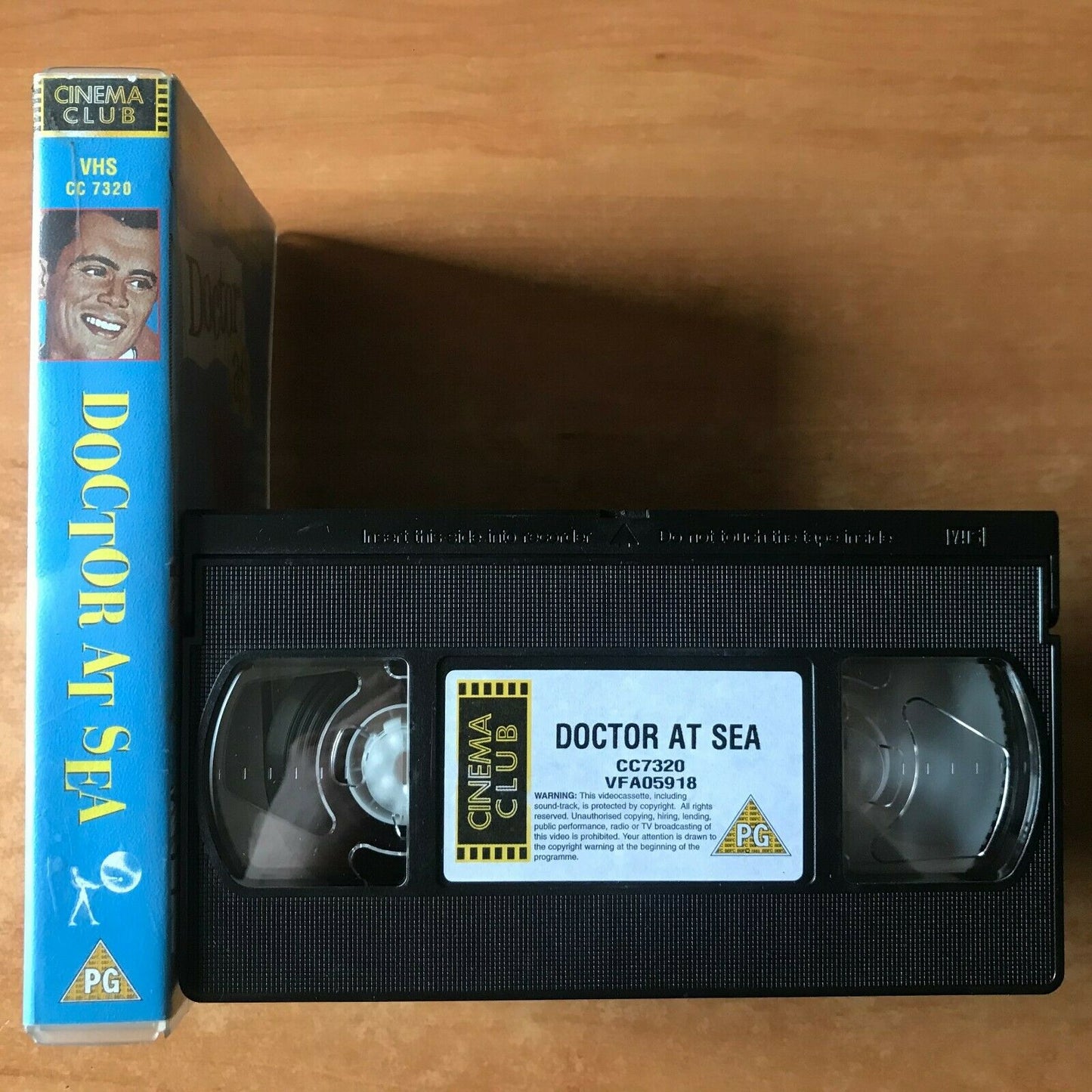 Doctor At Sea; [Richard Gordon] Comedy; Dirk Bogarde / Brigitte Bardot - Pal VHS-