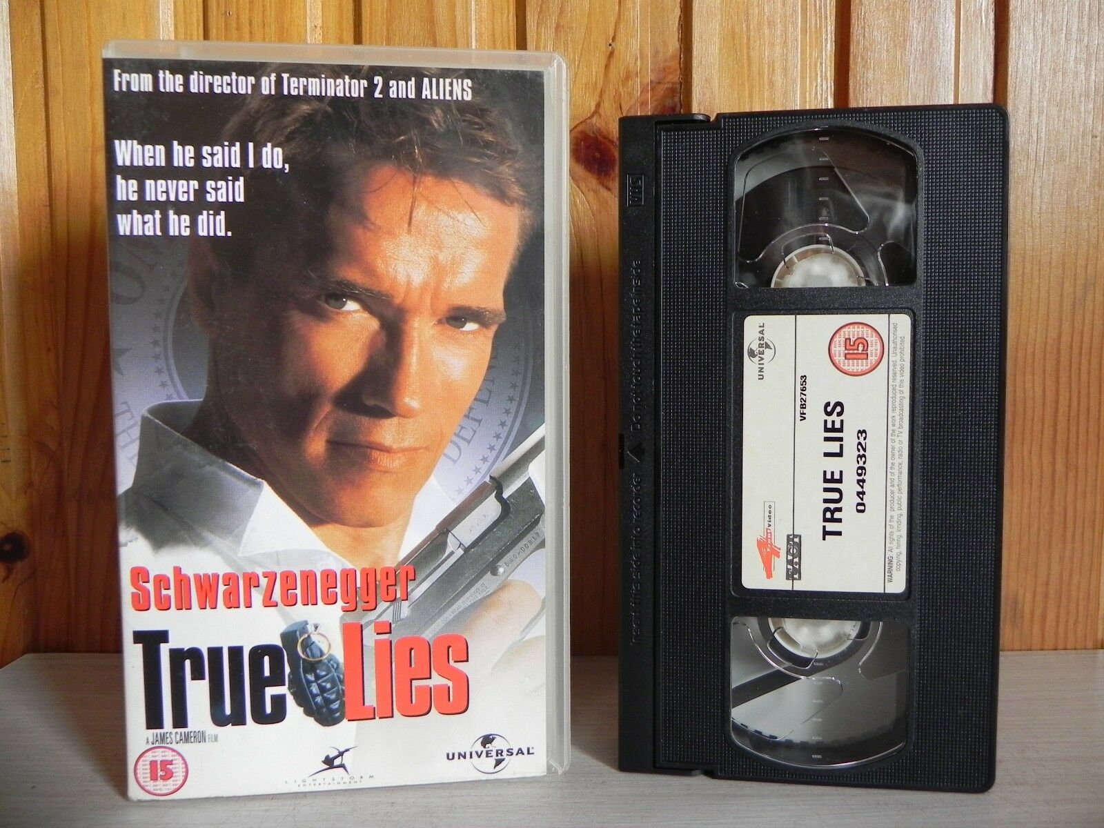 TRUE LIES - Original 1994 - Universal Video - Arnold Schwarzenegger - Pal VHS-
