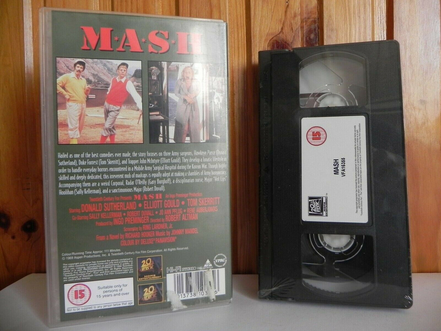 M*A*S*H* - War Classic - Comedy - Drama - Army - TV Show - Elliott Gould - VHS-