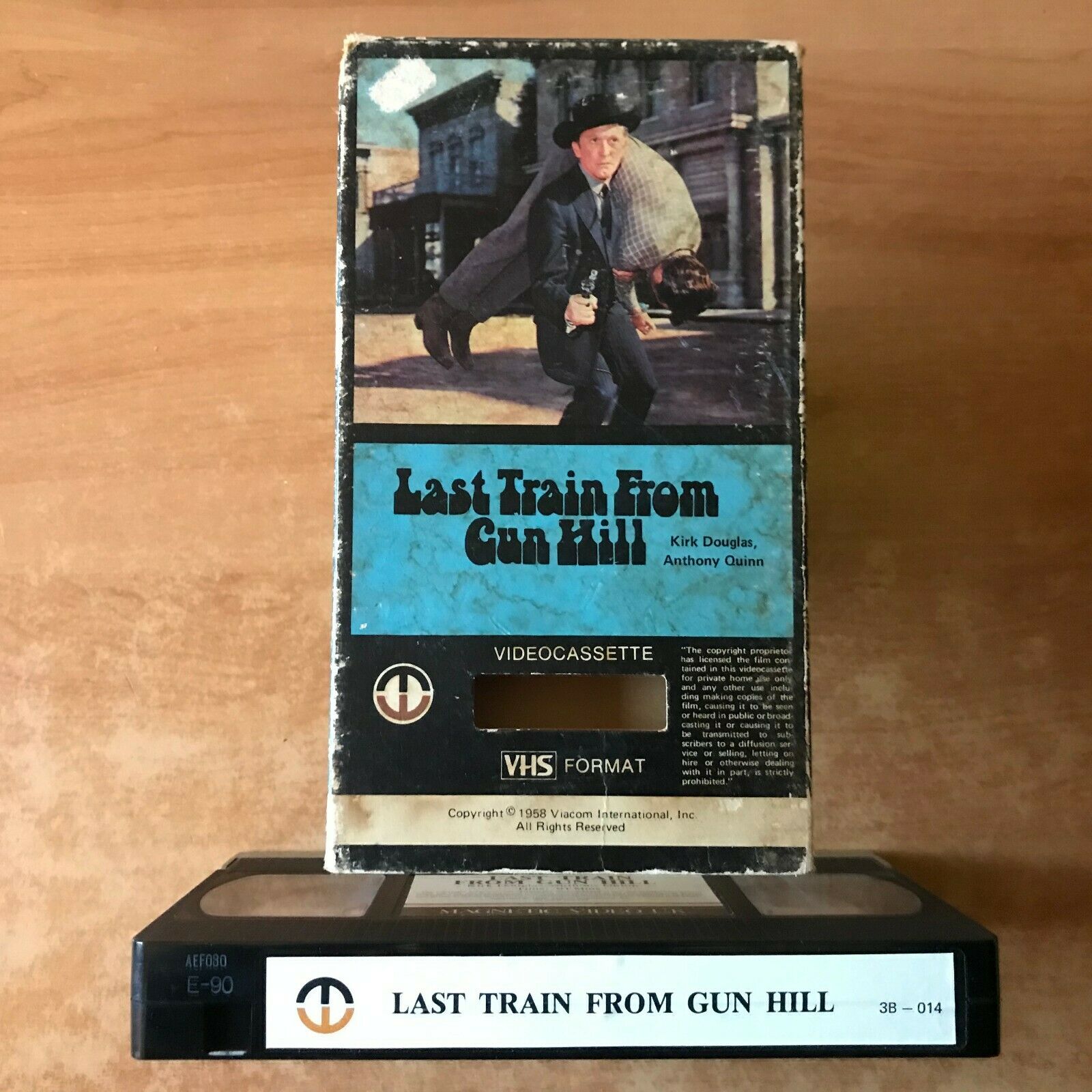 Last Train From Gun Hill; [Magnetic Pre-Cert]: Western - Kirk Douglas - Pal VHS-