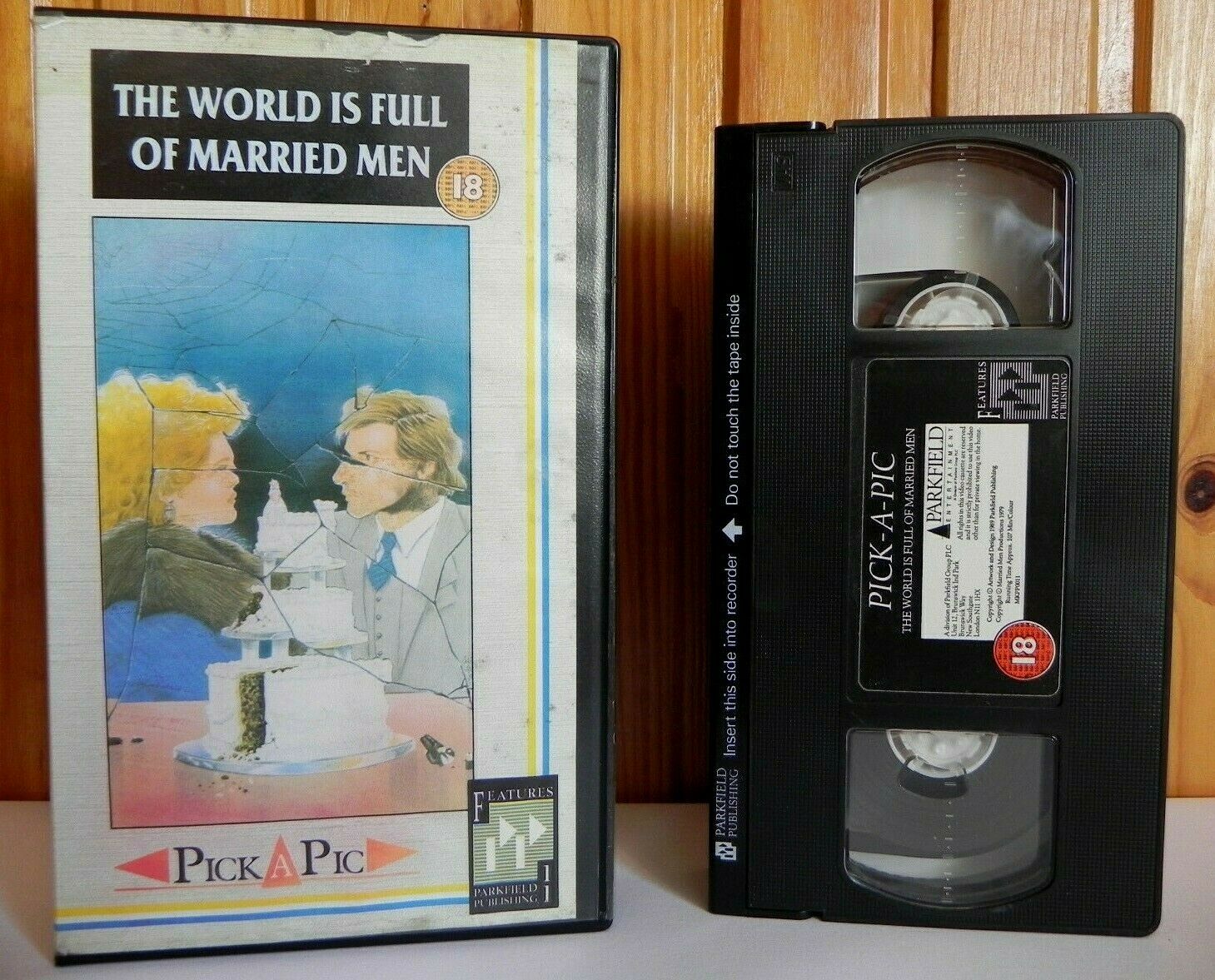 The World Is Full Of Married Men - Parkfield - Drama - Carol Baker - Pal VHS-