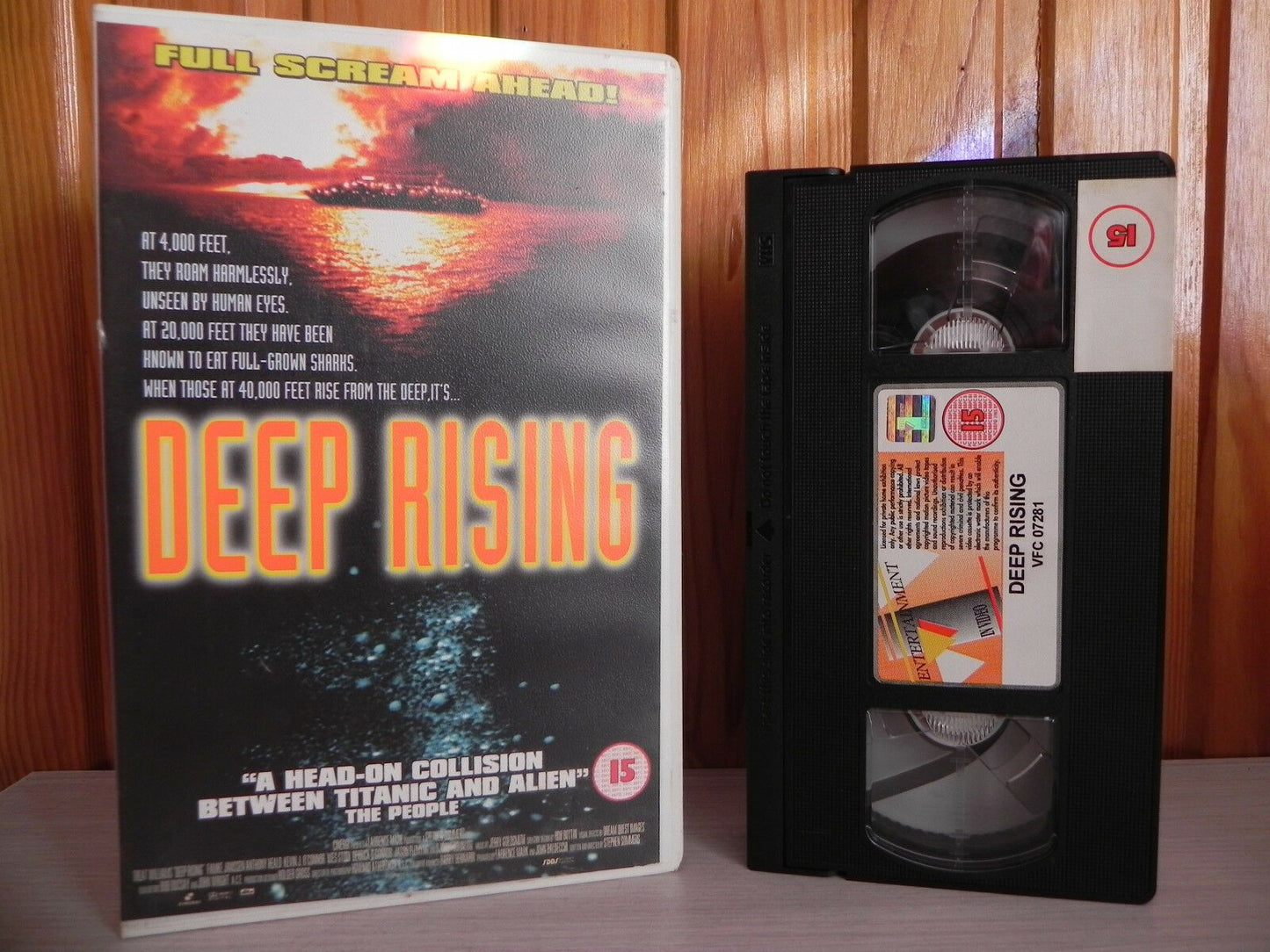 Deep Rising - Oceanic Sci-Fi - Titanic With Teeth - Treat Williams - Pal VHS-