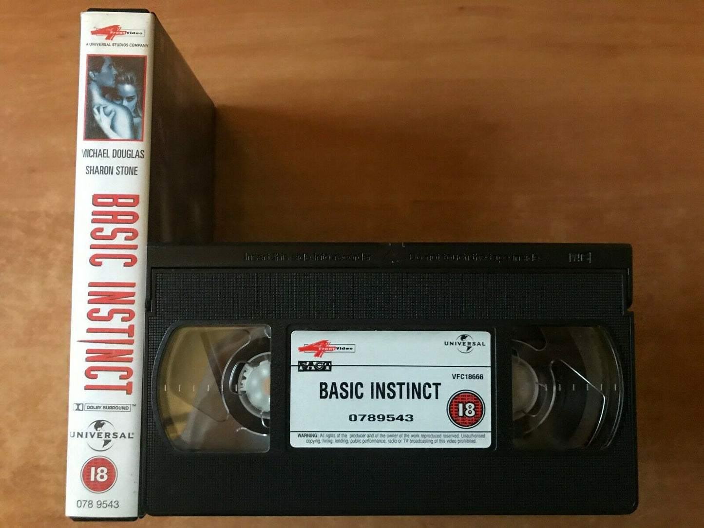 Basic Instinct: Neo-Noir Erotic Thriller [Michael Douglas / Sharon Stone] VHS-