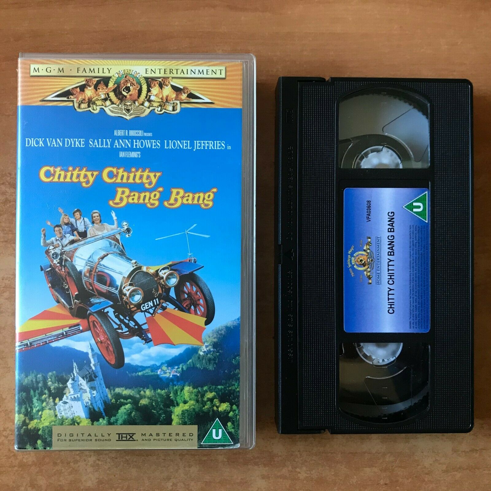Chitty Chitty Bang Bang; [THX Mastered] Ian Fleming - Dick Van Dyke - Kids - VHS-