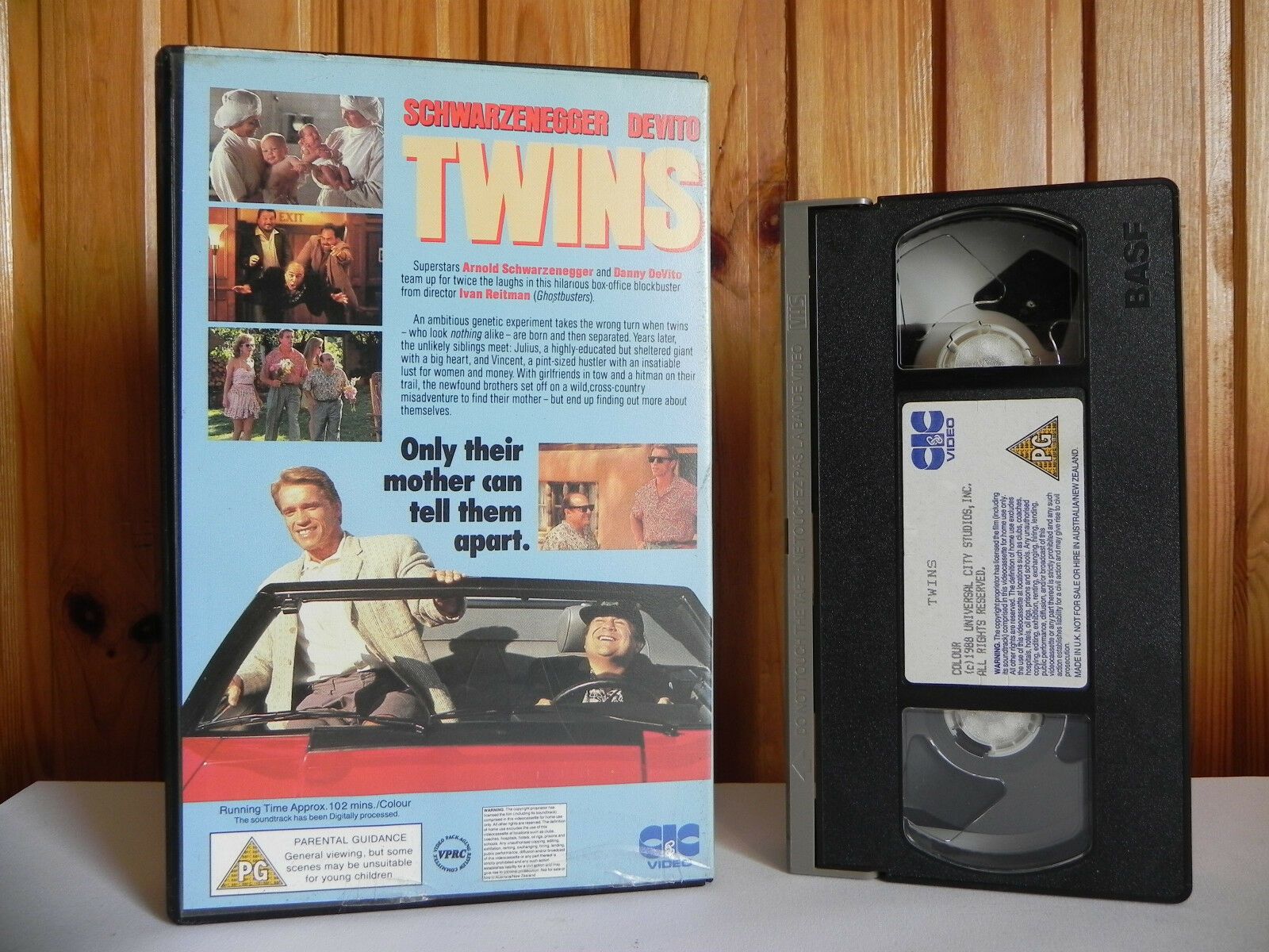 Twins: Arnold Schwarzenegger/Danny DeVito - (1988) Comedy - Large Box - Pal VHS-