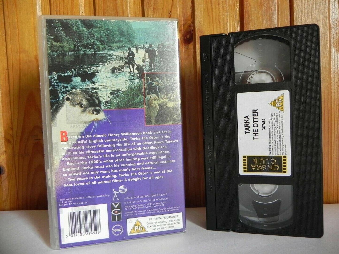 Tarka The Otter - Cinema Club - Story-Teller Peter Ustinov - Children's - VHS-
