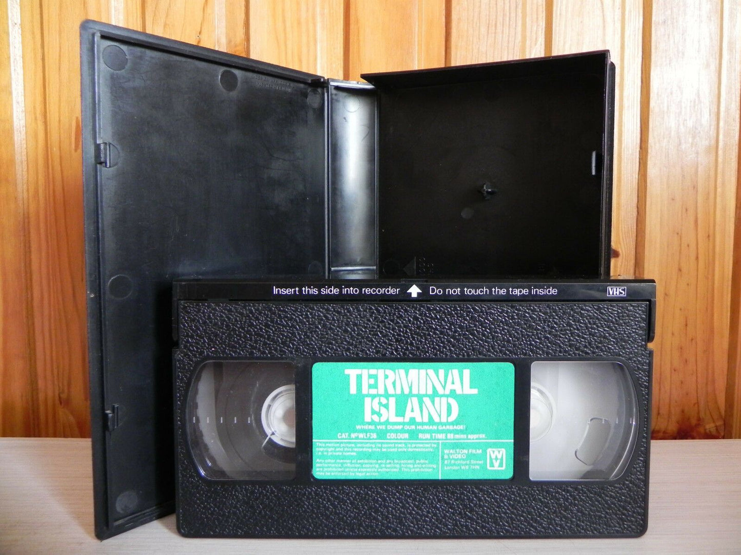 Terminal Island - Phyllis Davis - Pre-Cert - Futurism Sci-Fi - Walton - Pal VHS-
