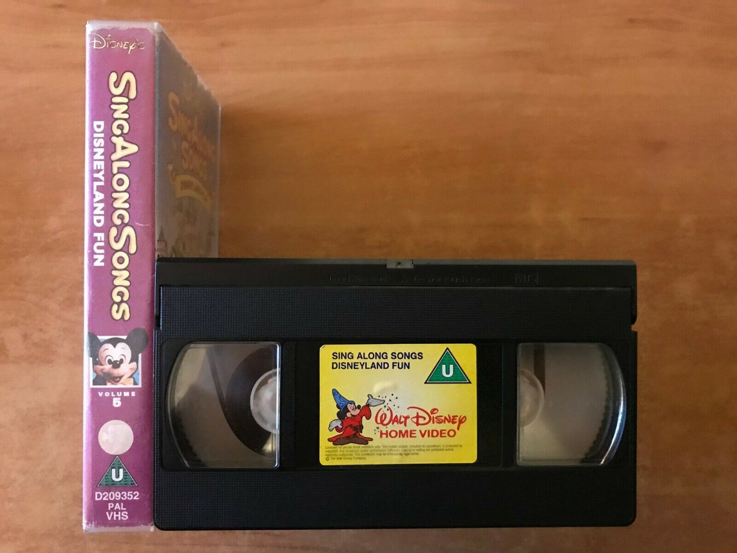 Walt Disney: Sing Along Songs [Disneyland Fun] Animated - Children's - Pal VHS-