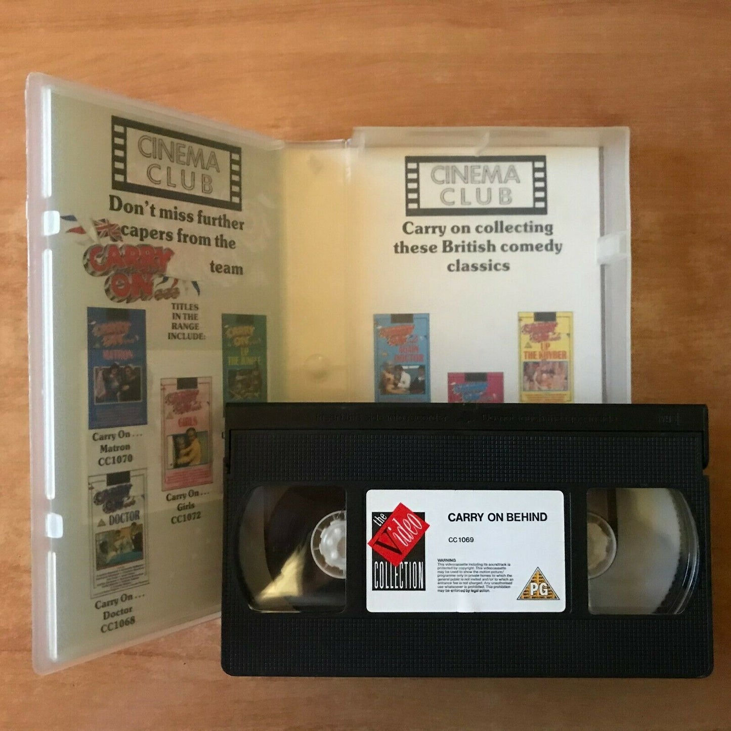 Carry On Behind; [Cinema Club] Comedy - Elke Sommer / Kenneth Williams - Pal VHS-