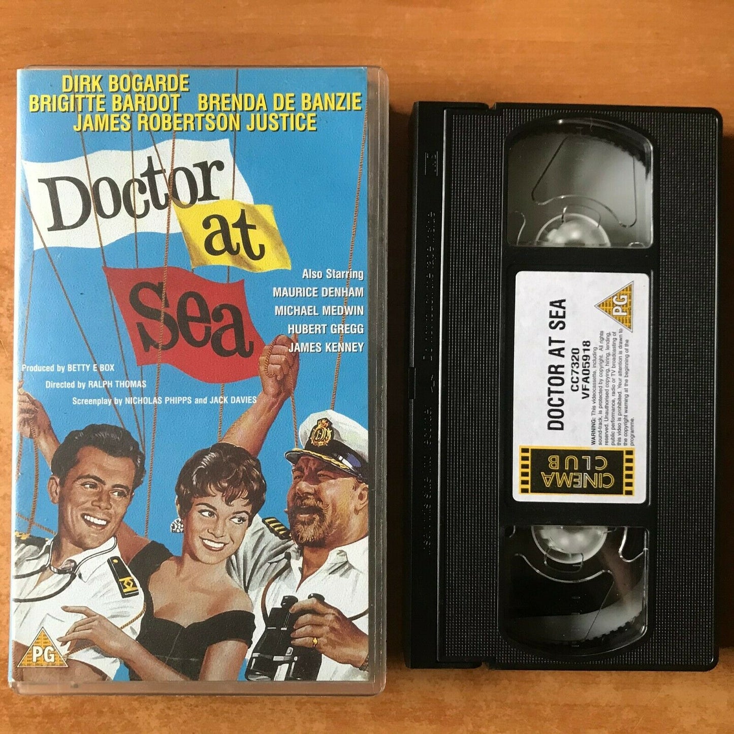 Doctor At Sea; [Richard Gordon] Comedy; Dirk Bogarde / Brigitte Bardot - Pal VHS-