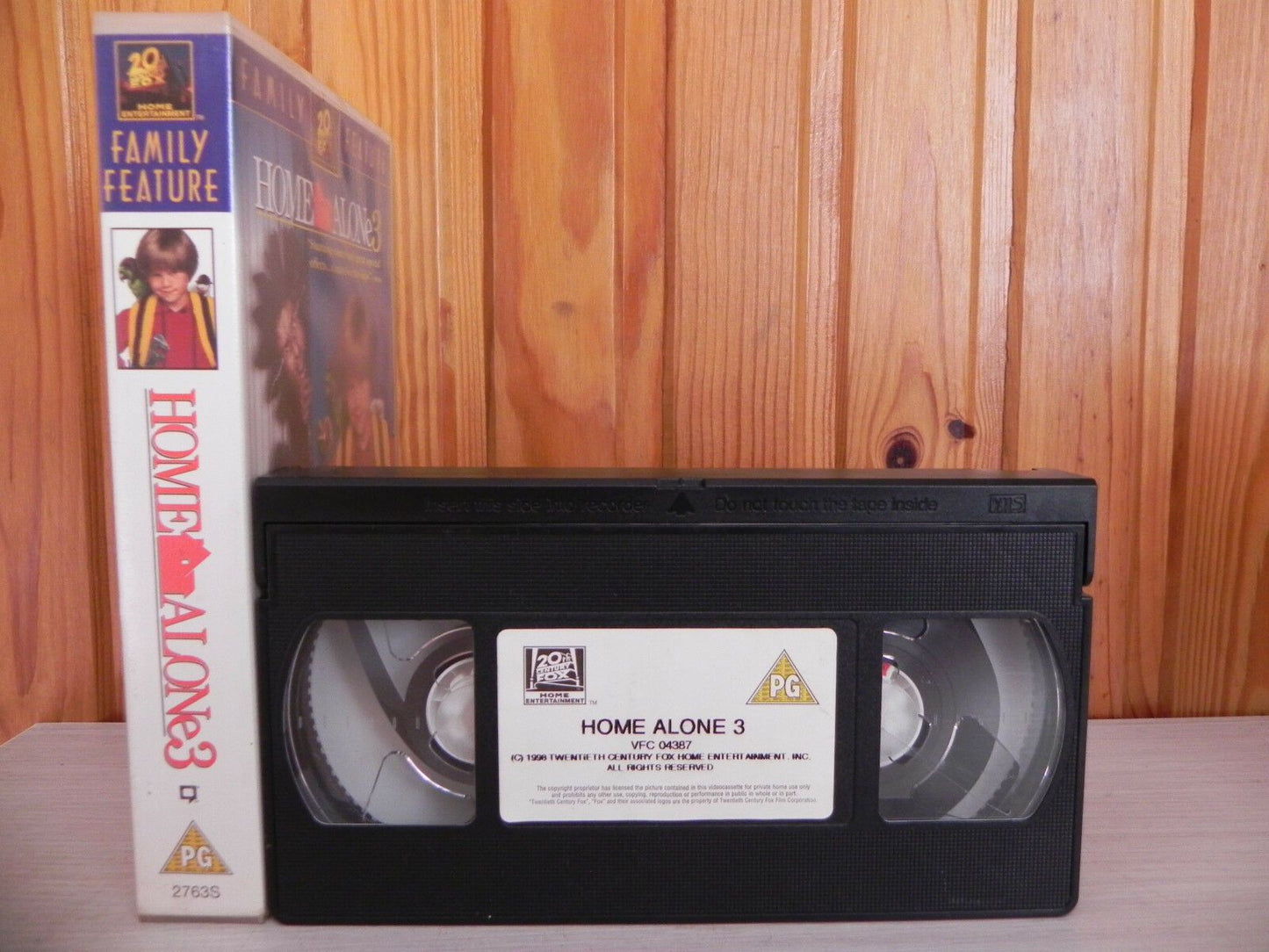 Home Alone 3; [Free Postcard] Christmas/Airport/Booby Traps - John Hughs - VHS-