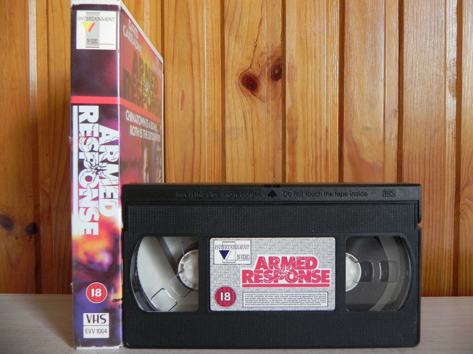 Armed Response - Entertainment - Action - David Carradine - Large Box - Pal VHS-
