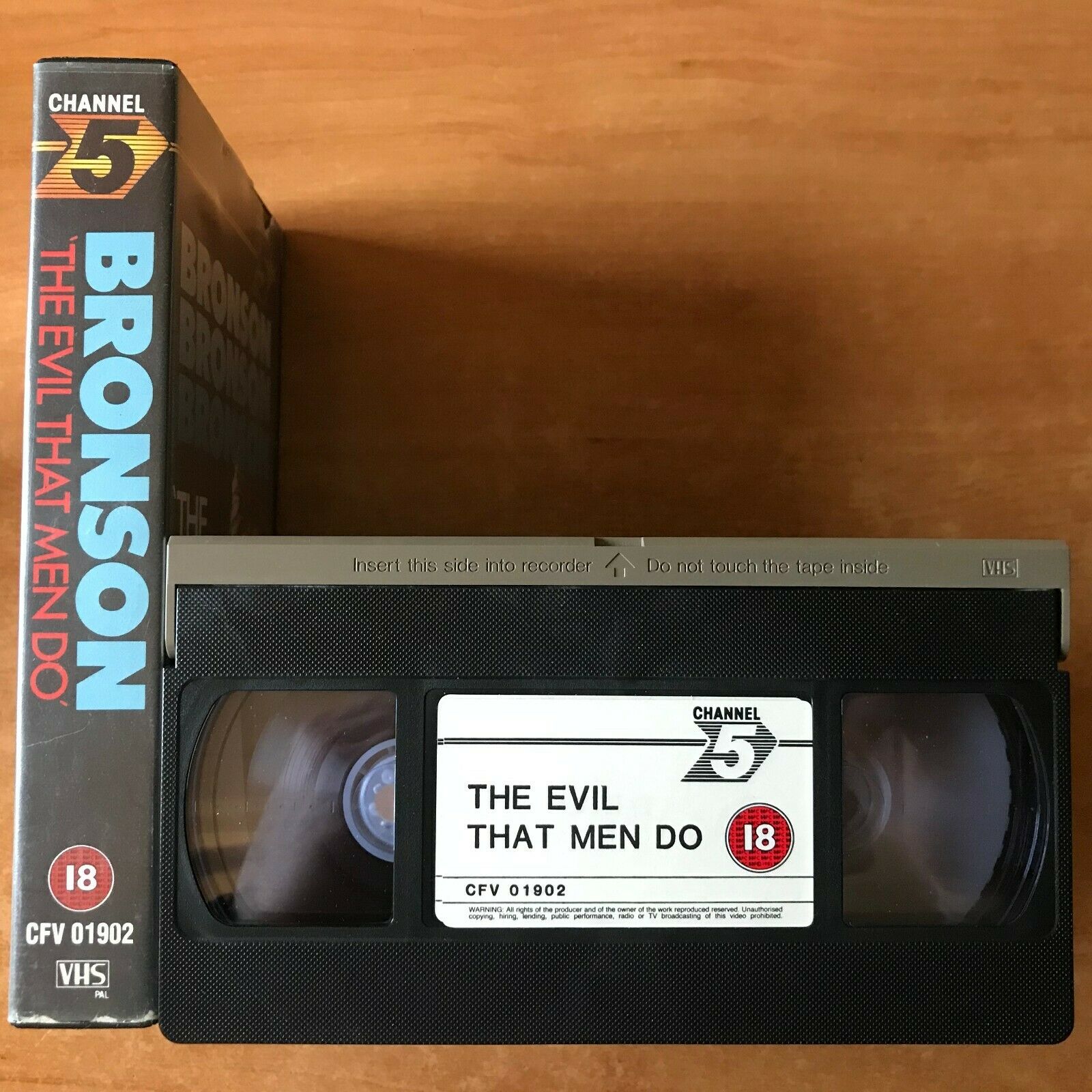 The Evil That Men Do; [R. Lance Hill]: Action Thriller - Charles Bronson - VHS-