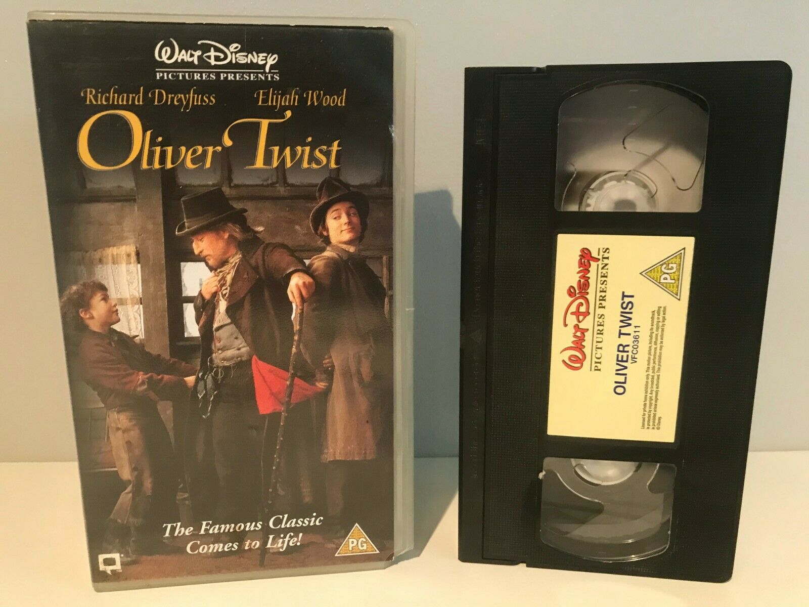 Oliver Twist [Diney]: Adventure - Richard Dreyfuss / Elijah Wood - Kids - VHS-