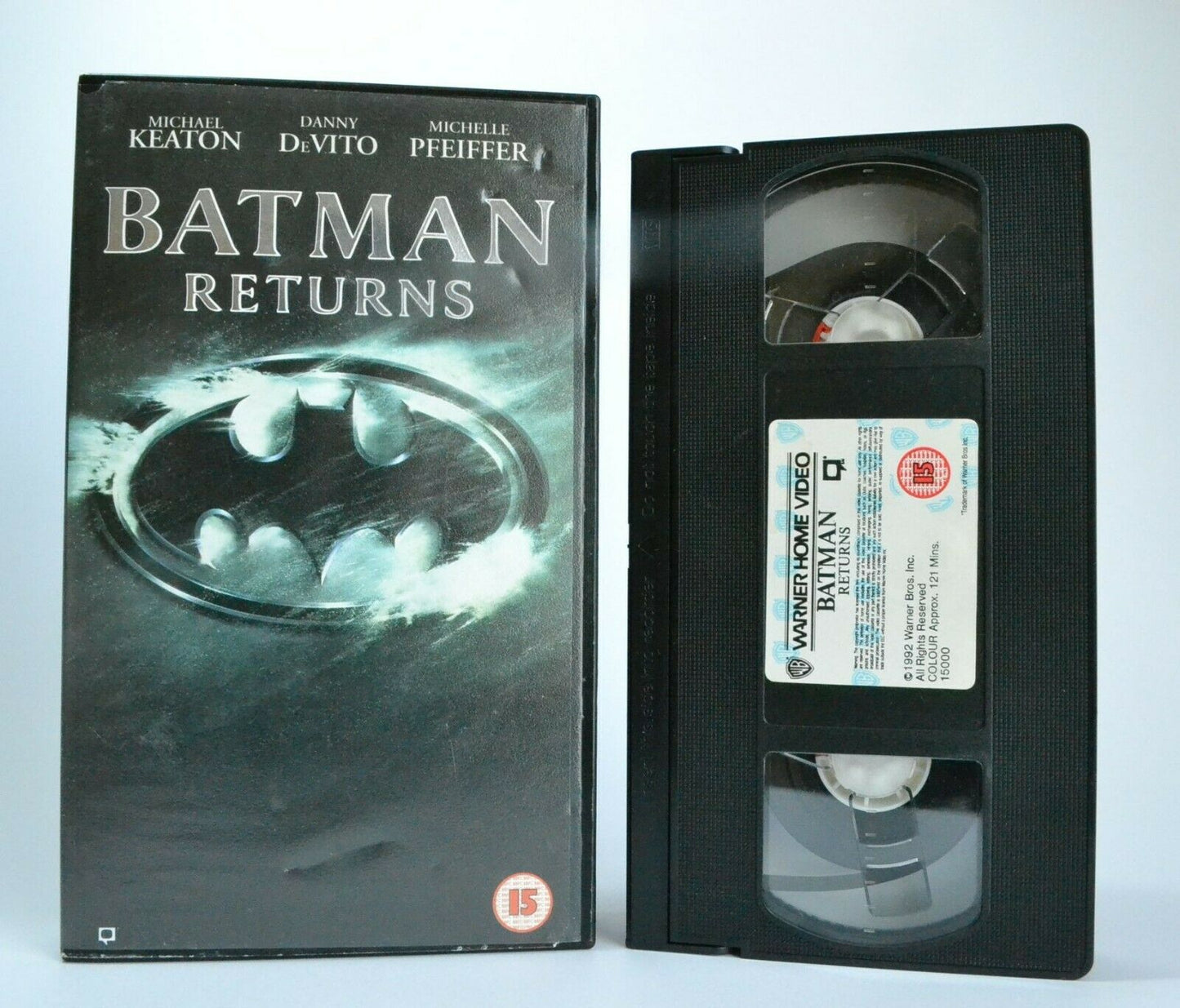 Batman Returns: Directed By T.Burton (1992) - Superhero Movie - M.Keaton - VHS-