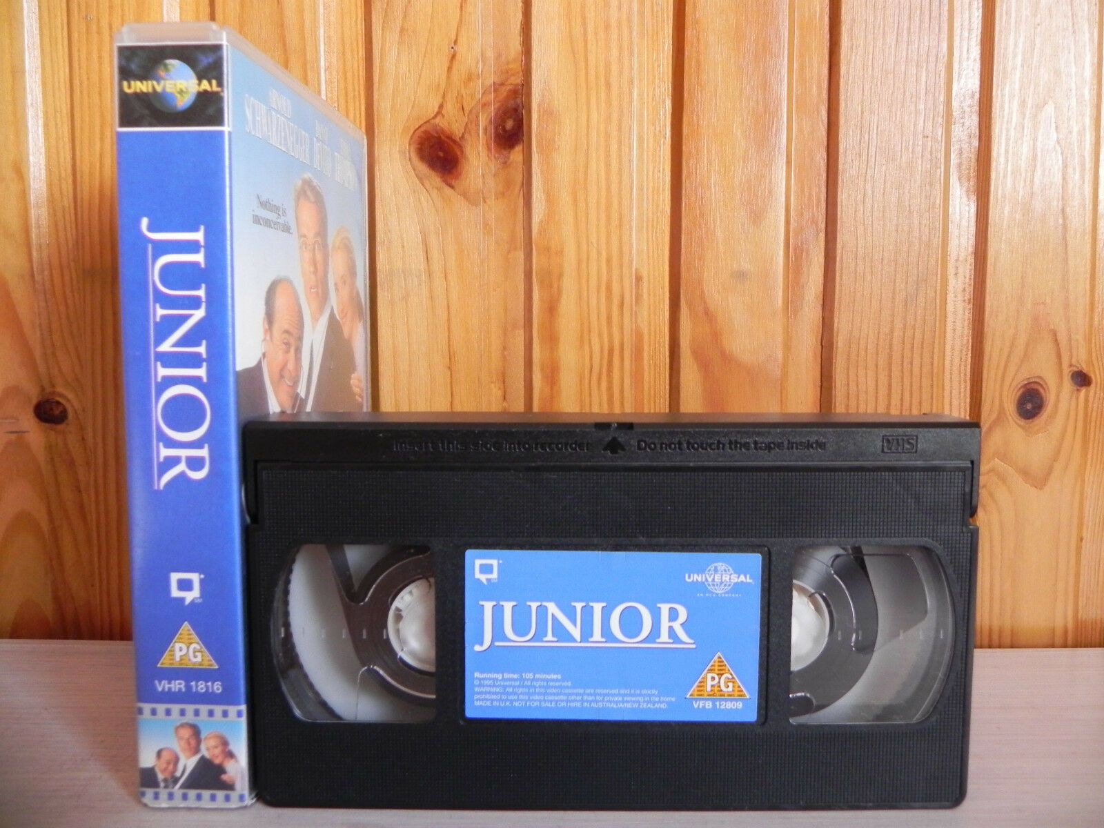 Junior: Arnold Schwarzenegger/Danny DeVito - Comedy - Arnie Get Pregnant - VHS-