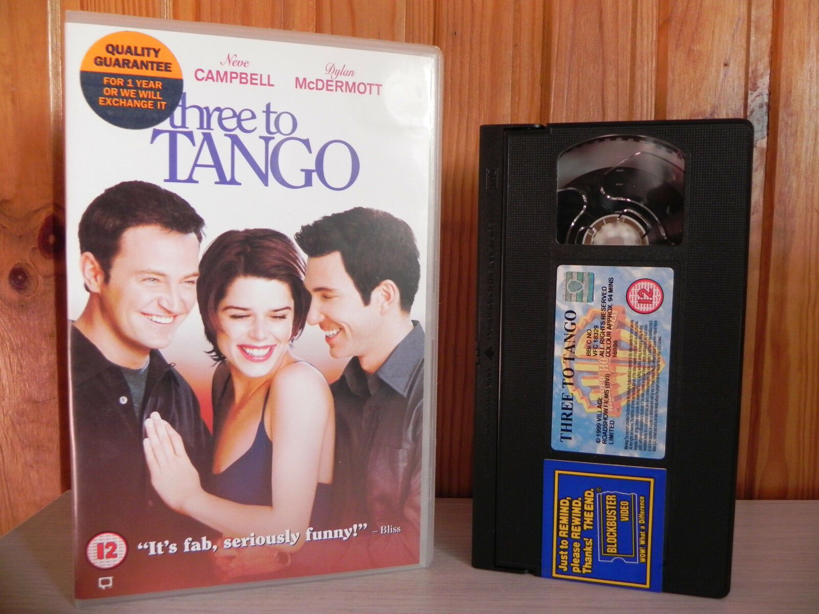 THREE TO TANGO - Neve Campbell - Large Box - Ex-Rental - Comedy - Drama - VHS-