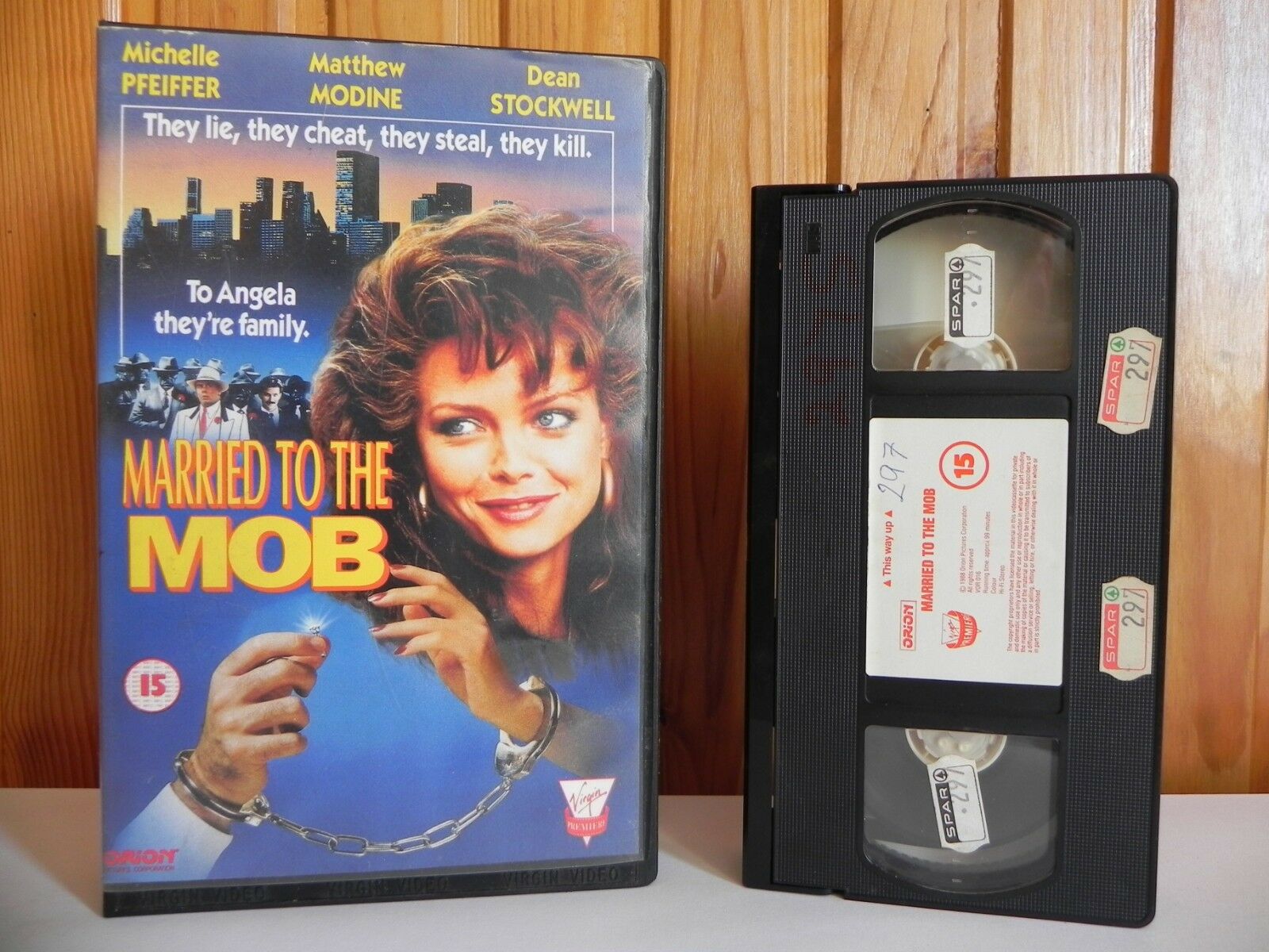 Married To The Mob - Orion - Comedy - Michelle Pfeiffer - Large Box - Pal VHS-