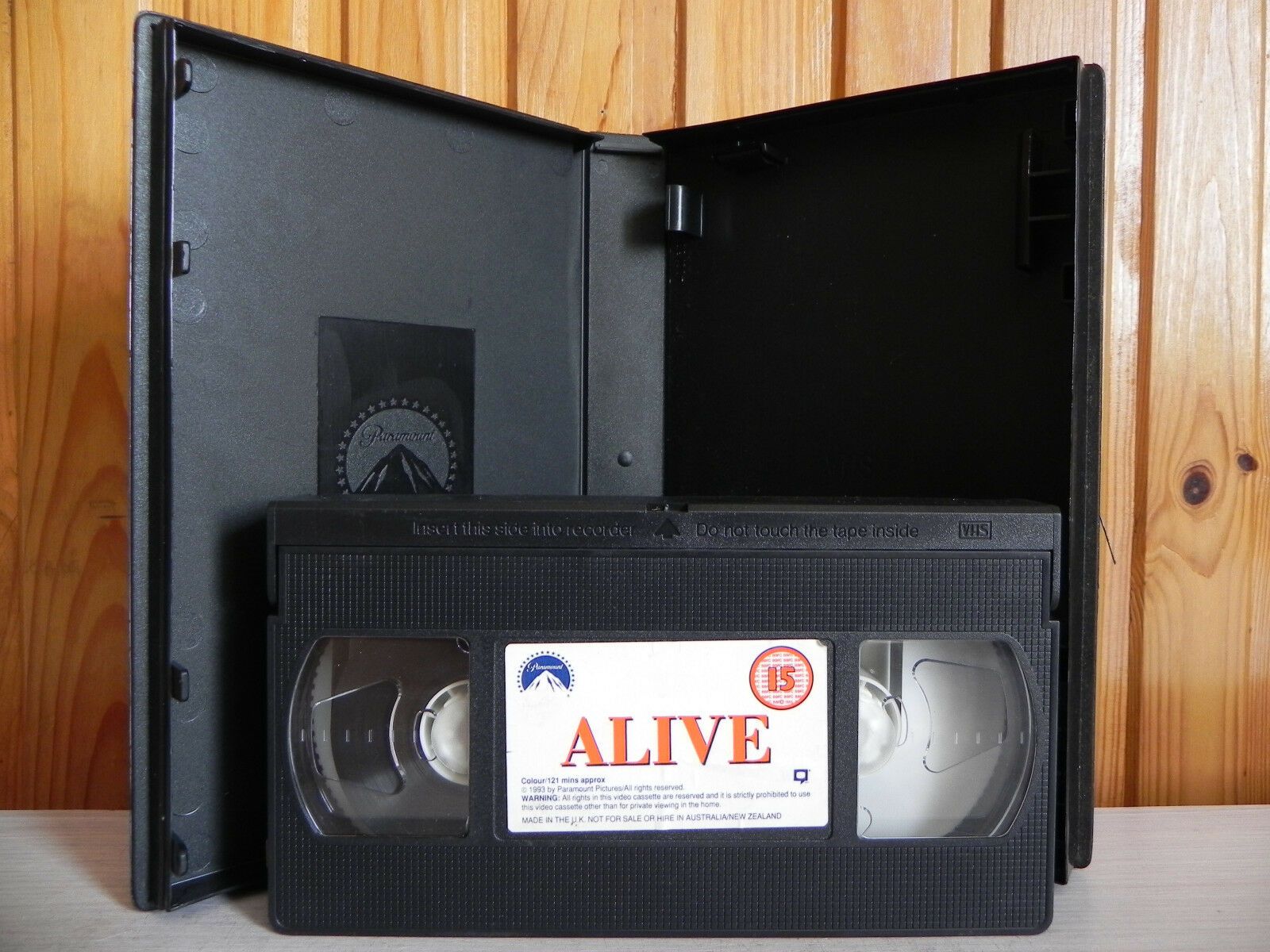 Alive - Paramount - Drama - Ethan Hawke - Vincent Spano - Large Box - Pal VHS-