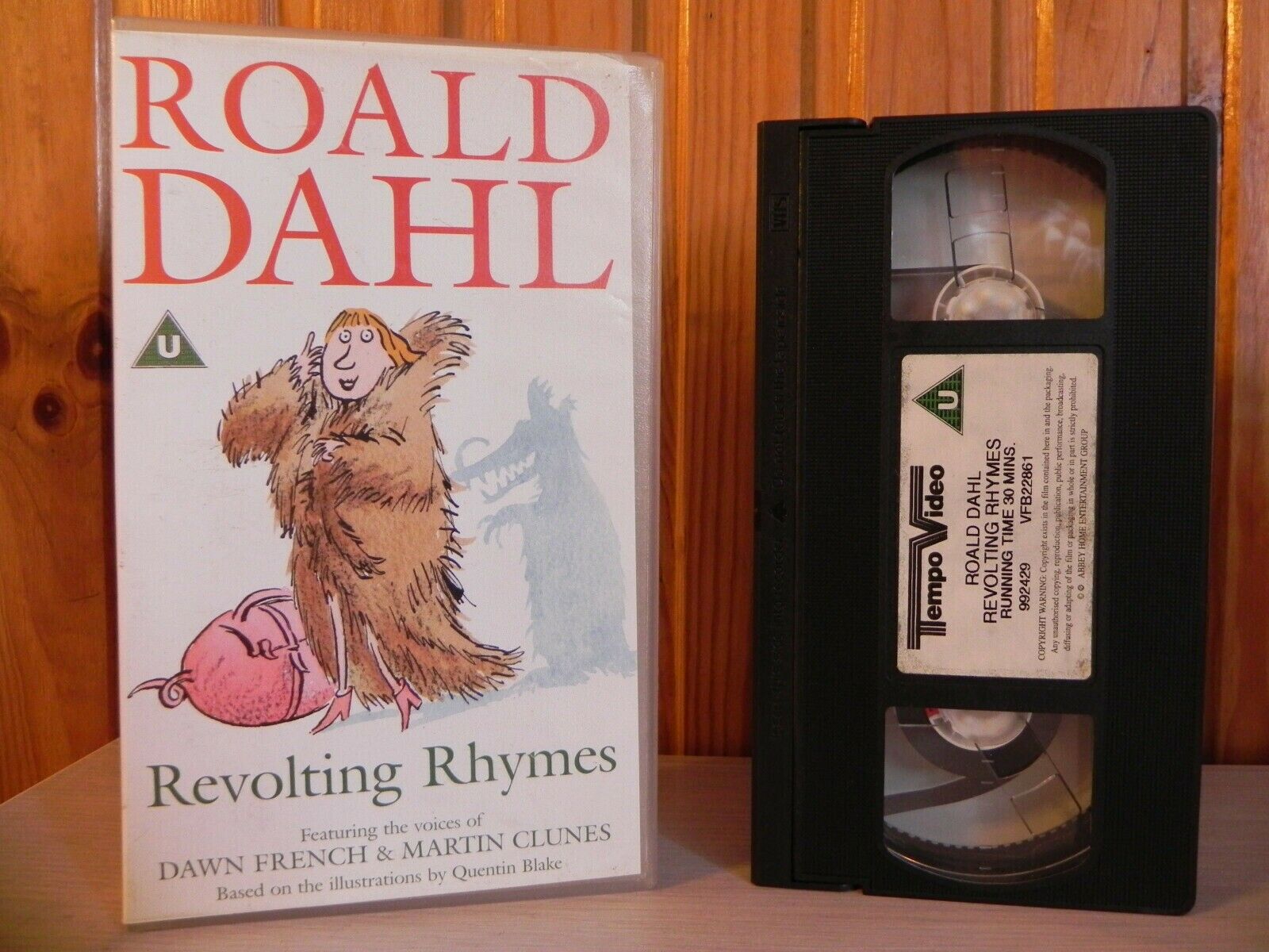 ROALD DAHL - REVOLTING RHYMES - DAWN FRENCH & MARTIN CLUNES - KIDS ALL AGES VHS-