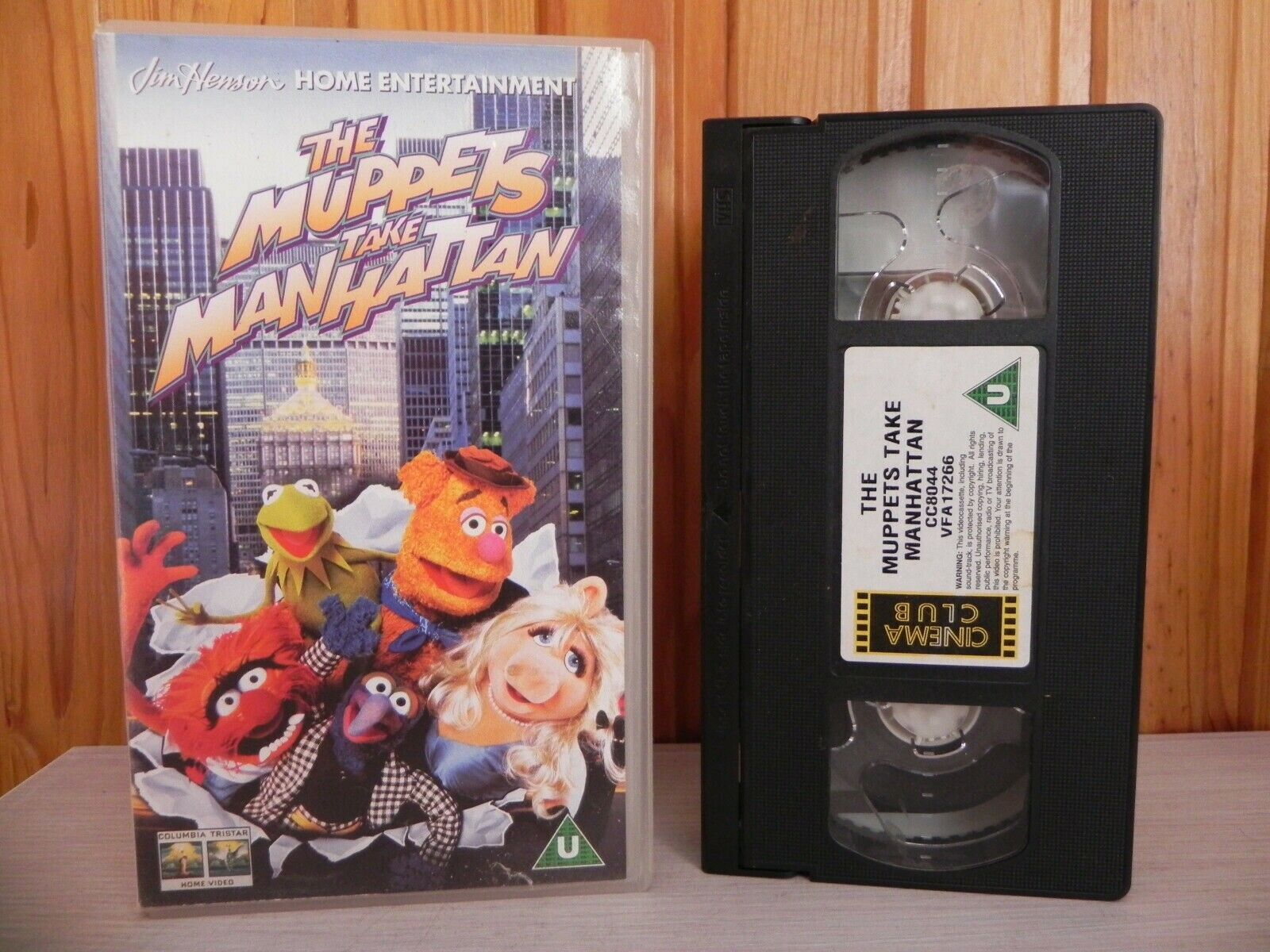 THE MUPPETS TAKE MANHHATTEN - KIDS VIDEO - VINTAGE CHILDREN'S MOVIE - PAL VHS-