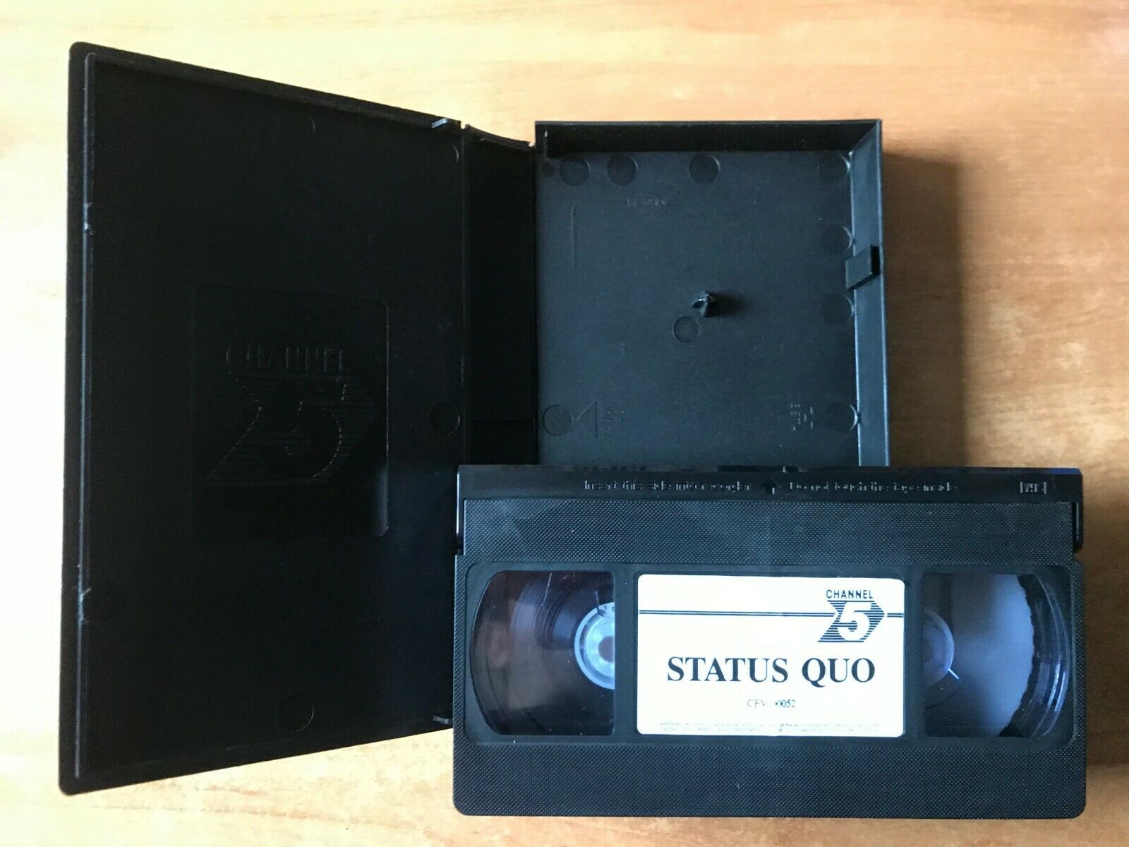 Status Quo: Live In Concert [N.E.C., Birmingham] 20th Anniversary - Music - VHS-