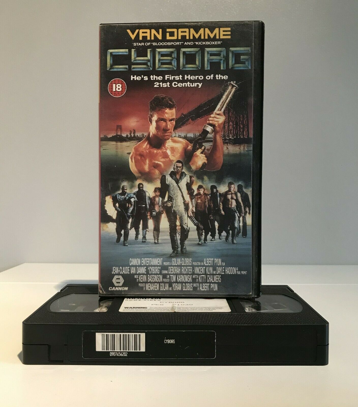 Cyborg (Slinger): (1989) Martial Arts/Cyberpunk - Jean-Claude Van Damme - VHS-