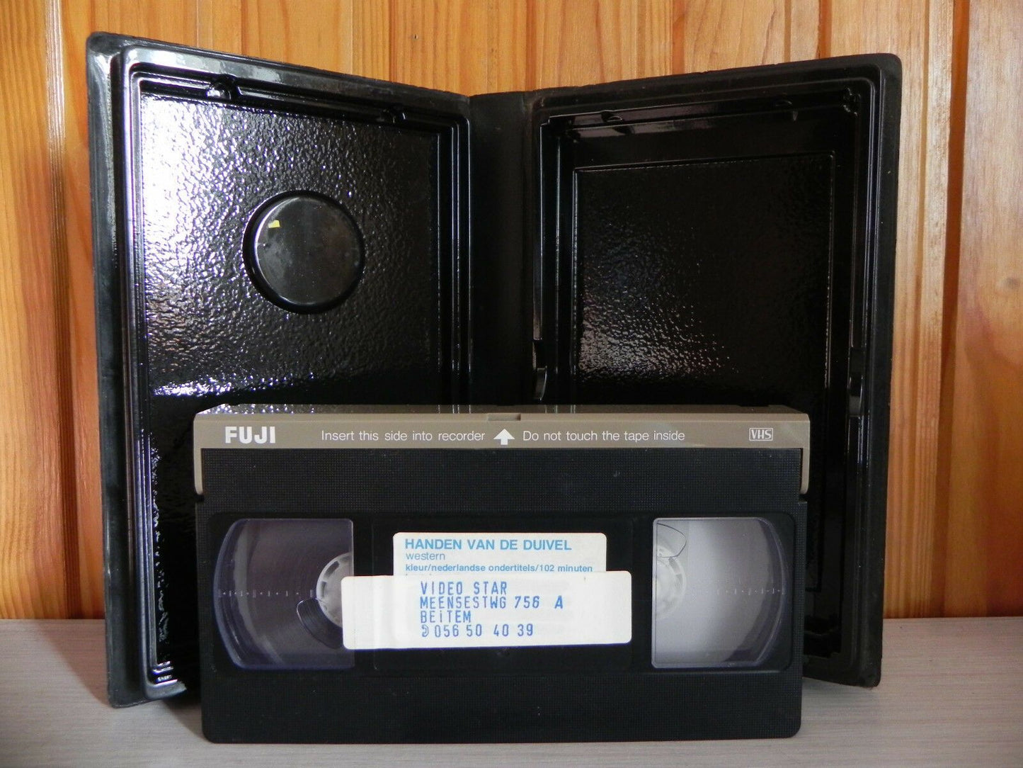 De Rechter... En De Linkerhand Van De Duivel - Rank Video - Pre-Cert - 265 - VHS-