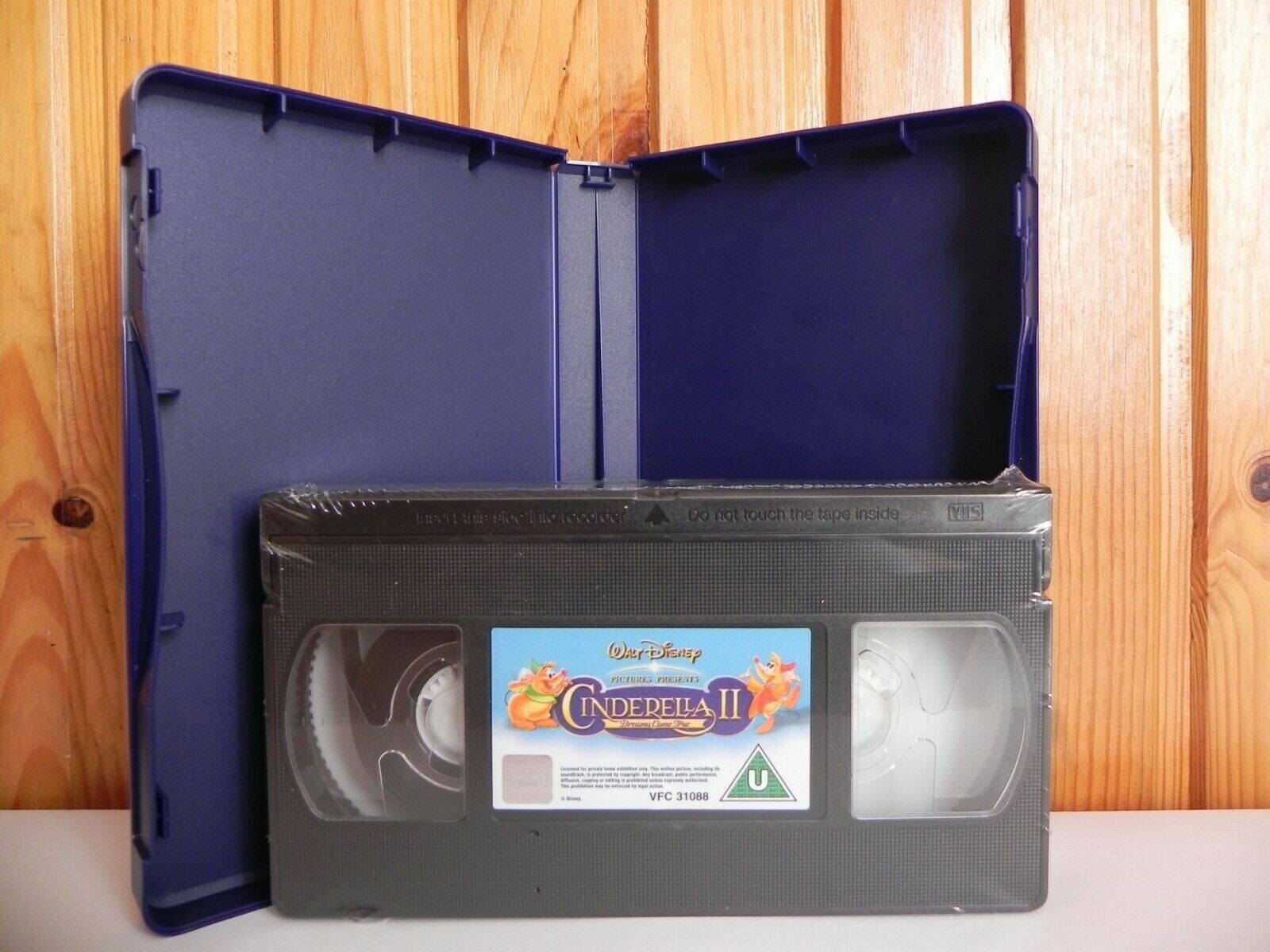 CINDERELLA 2 - DREAMS - BRAND NEW SEALED - WALT DISNEY VIDEO - KIDS - PAL VHS-