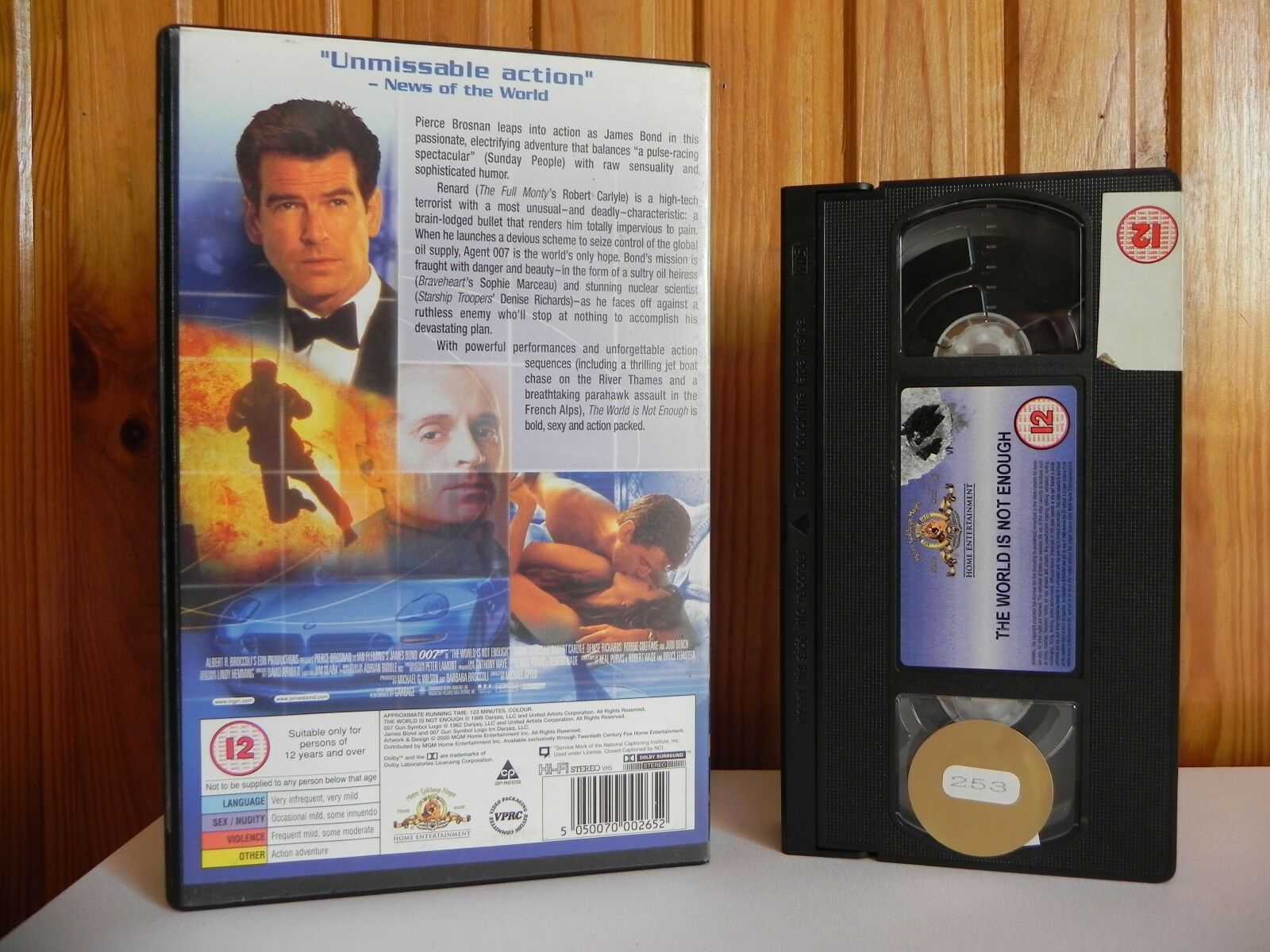 The World Is Not Enough (1999) <Bond> [Large Box] Rental - Pierce Brosnan - VHS-
