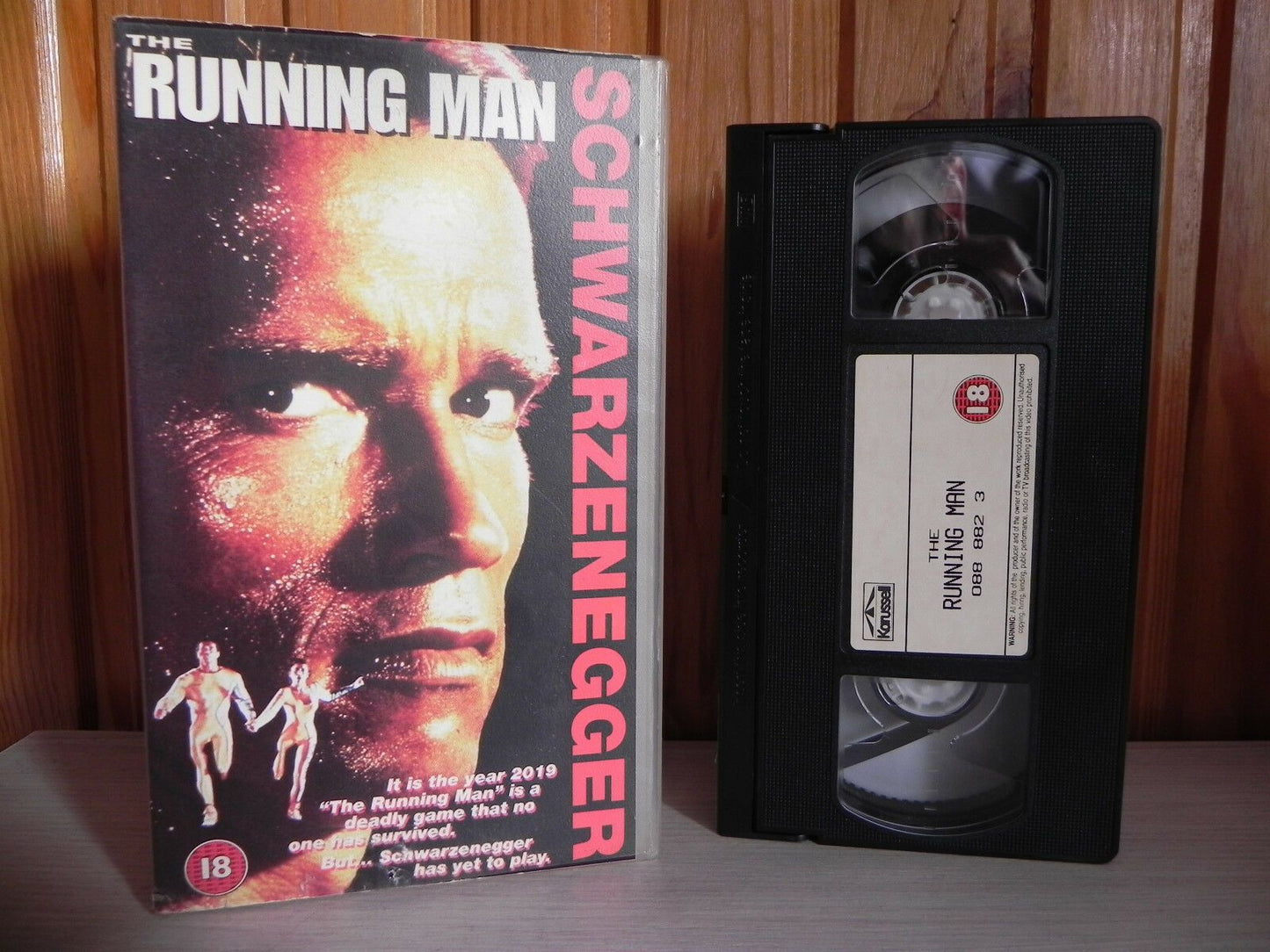 Running Man - Schwarzenegger - Later Release - 1996 Karussell - Small Box - VHS-
