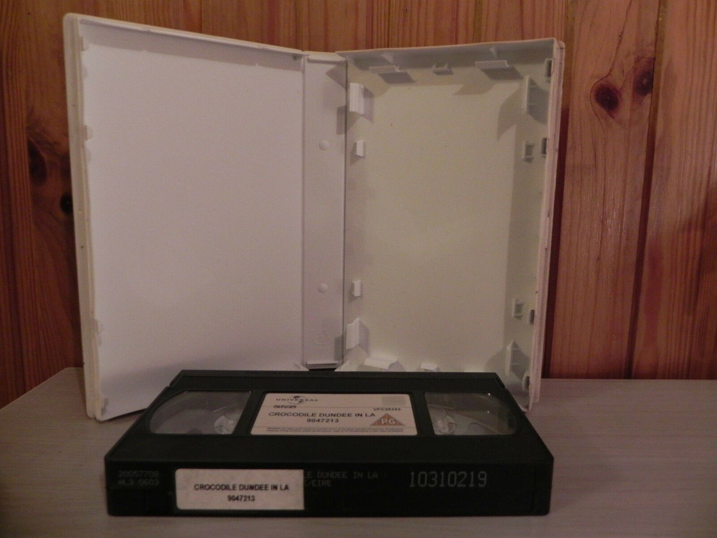 Crocodile Dundee in Los Angeles; [Large Box] Paul Hogan - Large Box - Pal VHS-
