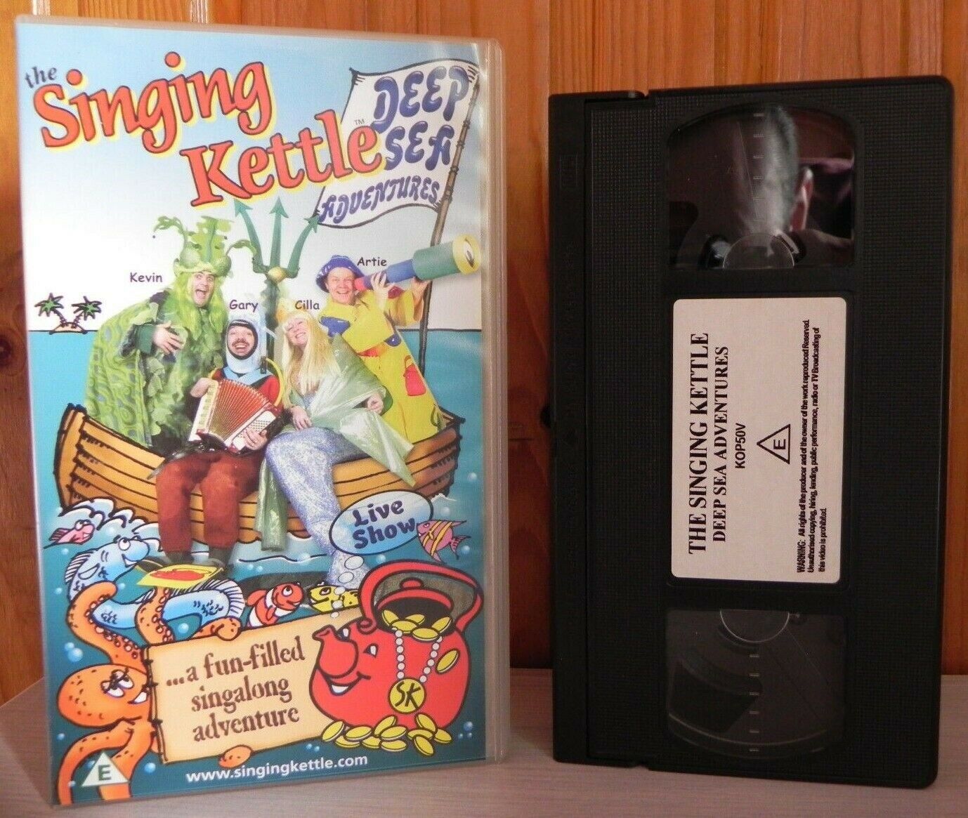The Singing Kettle:Cilla Fisher/Artie Trezise (2004) - Deep Sea Adventures - VHS-