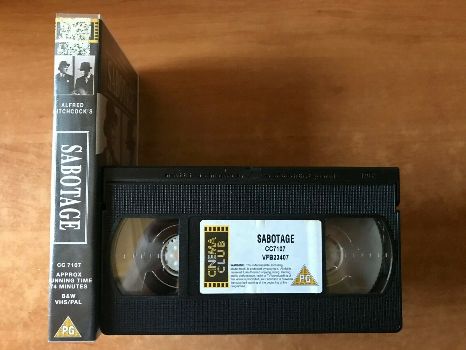 Sabotage; [Alfred Hitcock]: Thriller - Sykvia Sidney / Desmond Tester - Pal VHS-